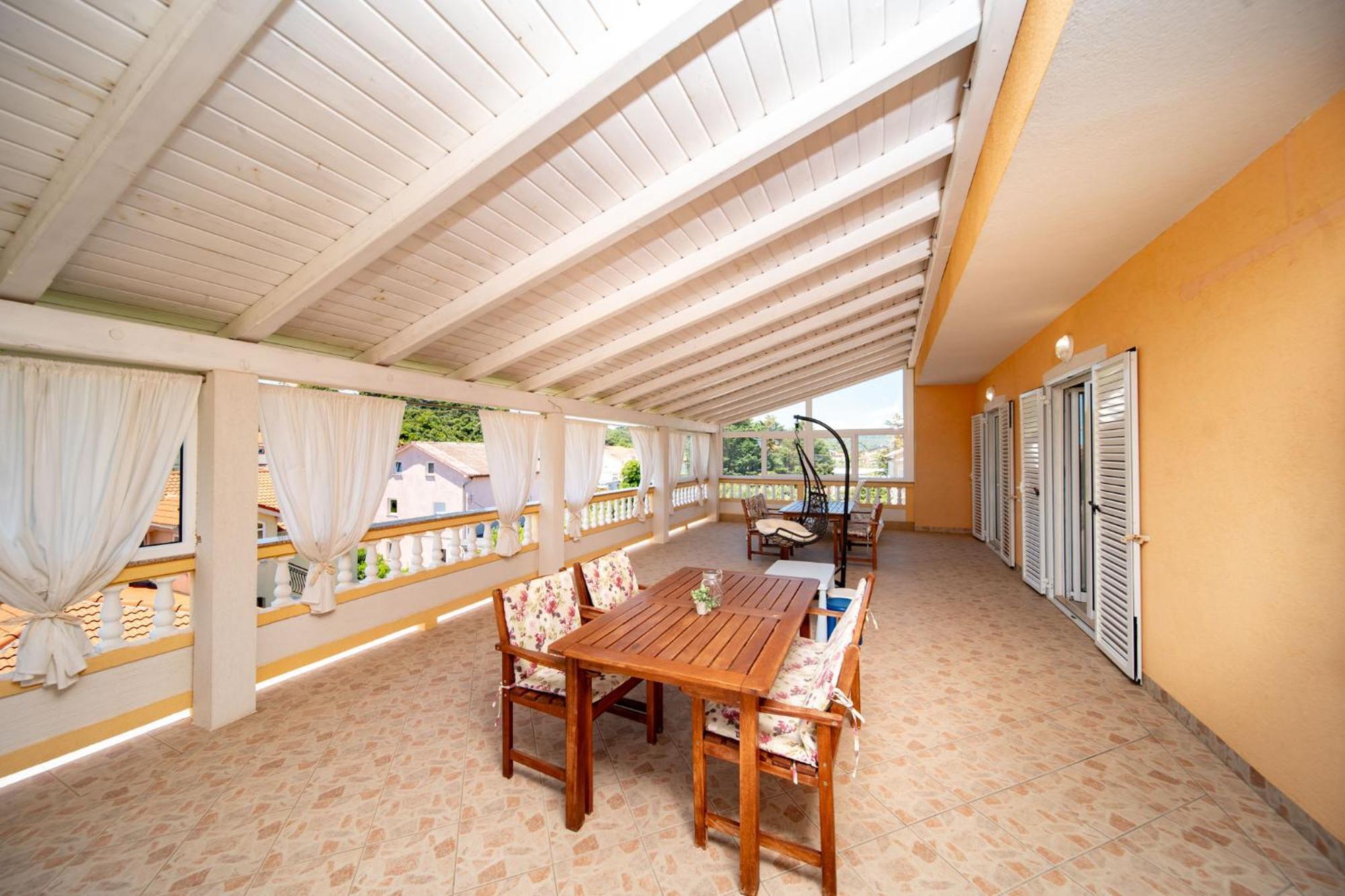 Foric Apartments With Outdoor Heated Pool Rab Town Eksteriør bilde