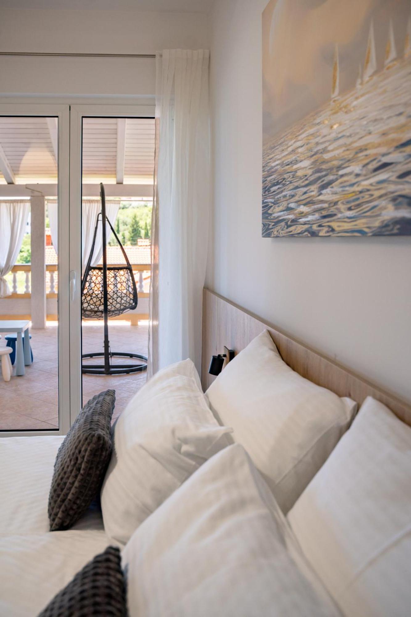 Foric Apartments With Outdoor Heated Pool Rab Town Eksteriør bilde