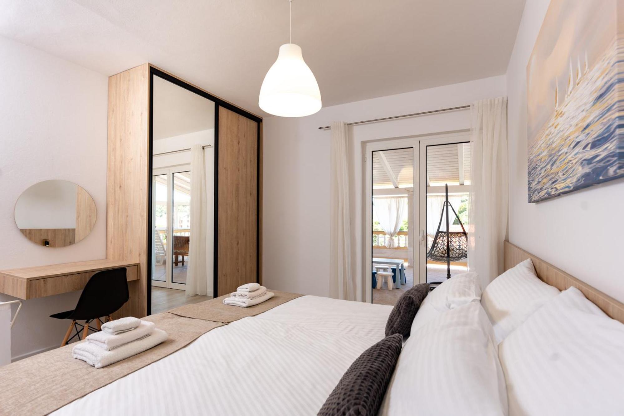 Foric Apartments With Outdoor Heated Pool Rab Town Eksteriør bilde