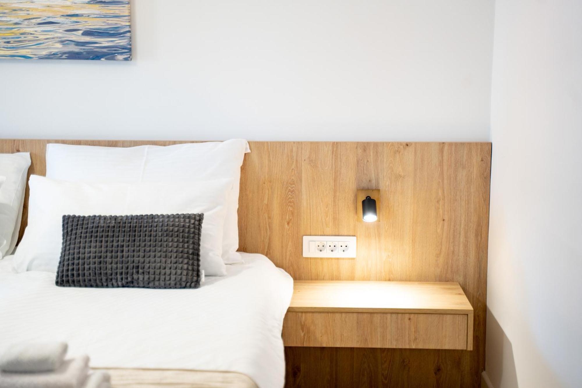 Foric Apartments With Outdoor Heated Pool Rab Town Eksteriør bilde