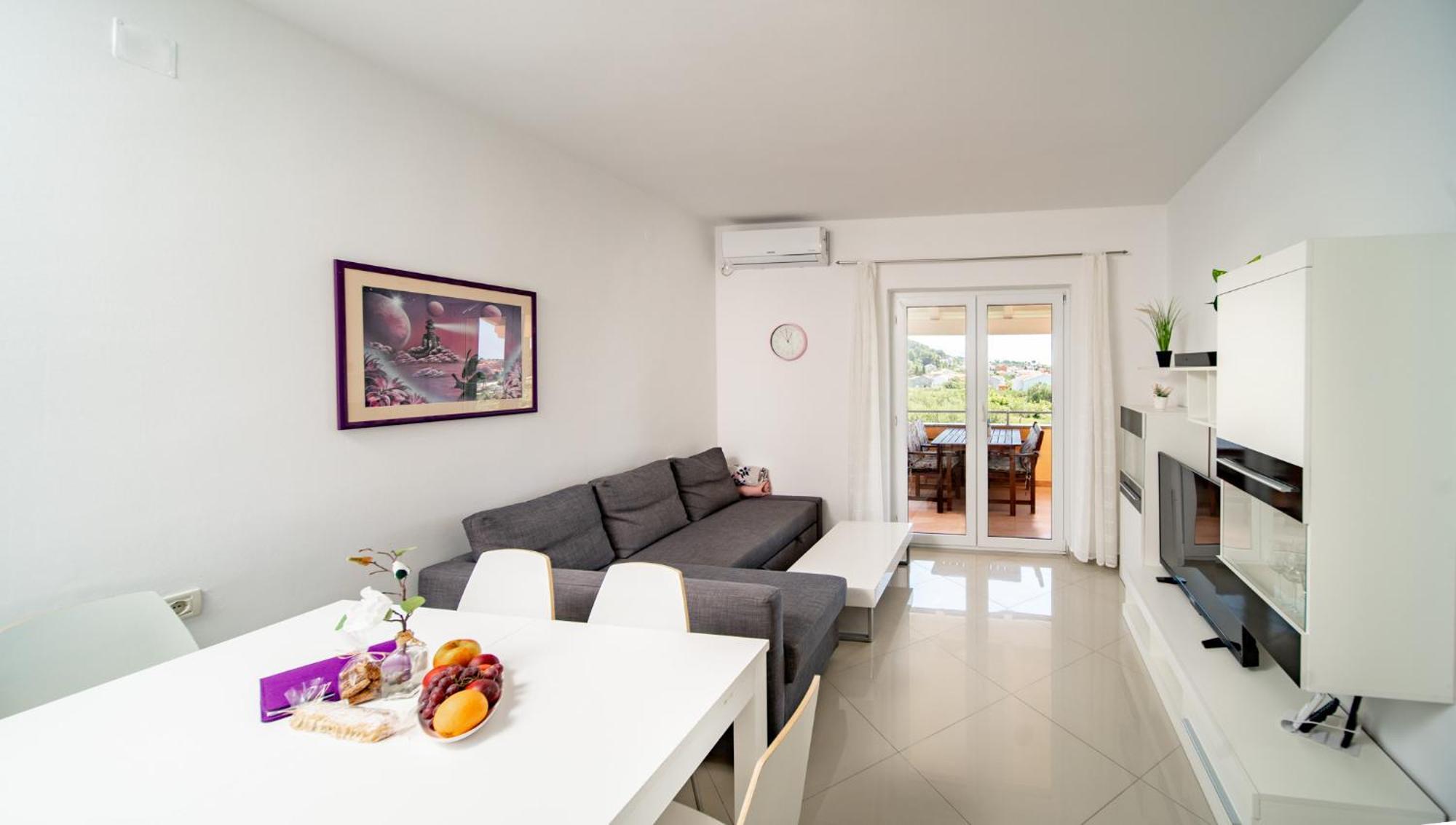 Foric Apartments With Outdoor Heated Pool Rab Town Eksteriør bilde