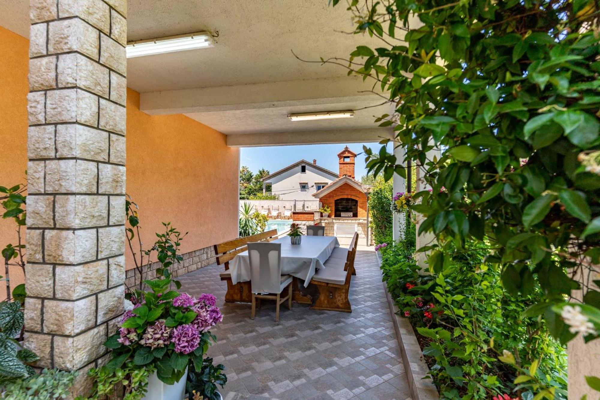 Foric Apartments With Outdoor Heated Pool Rab Town Eksteriør bilde