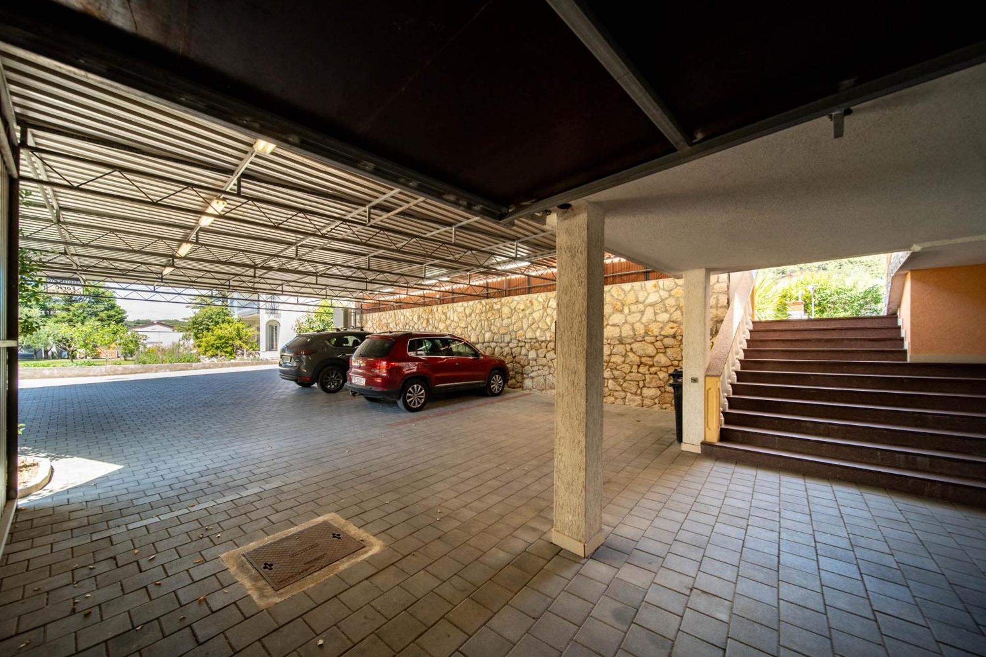 Foric Apartments With Outdoor Heated Pool Rab Town Eksteriør bilde