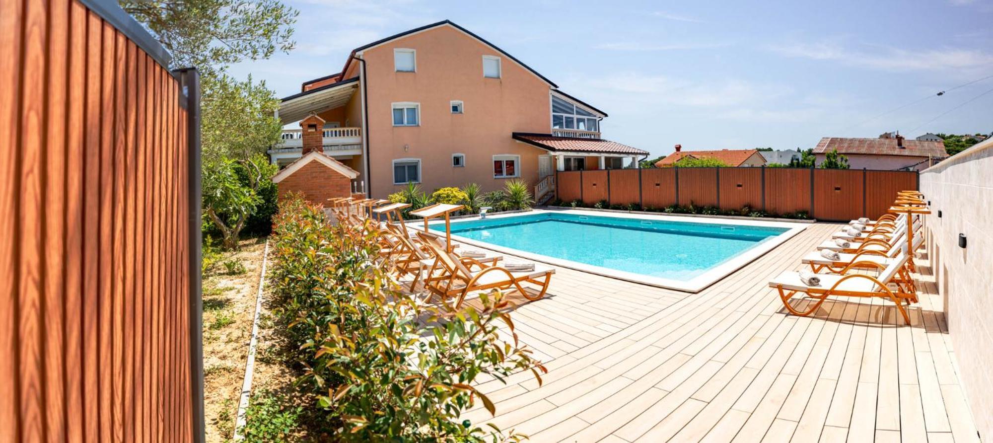 Foric Apartments With Outdoor Heated Pool Rab Town Eksteriør bilde