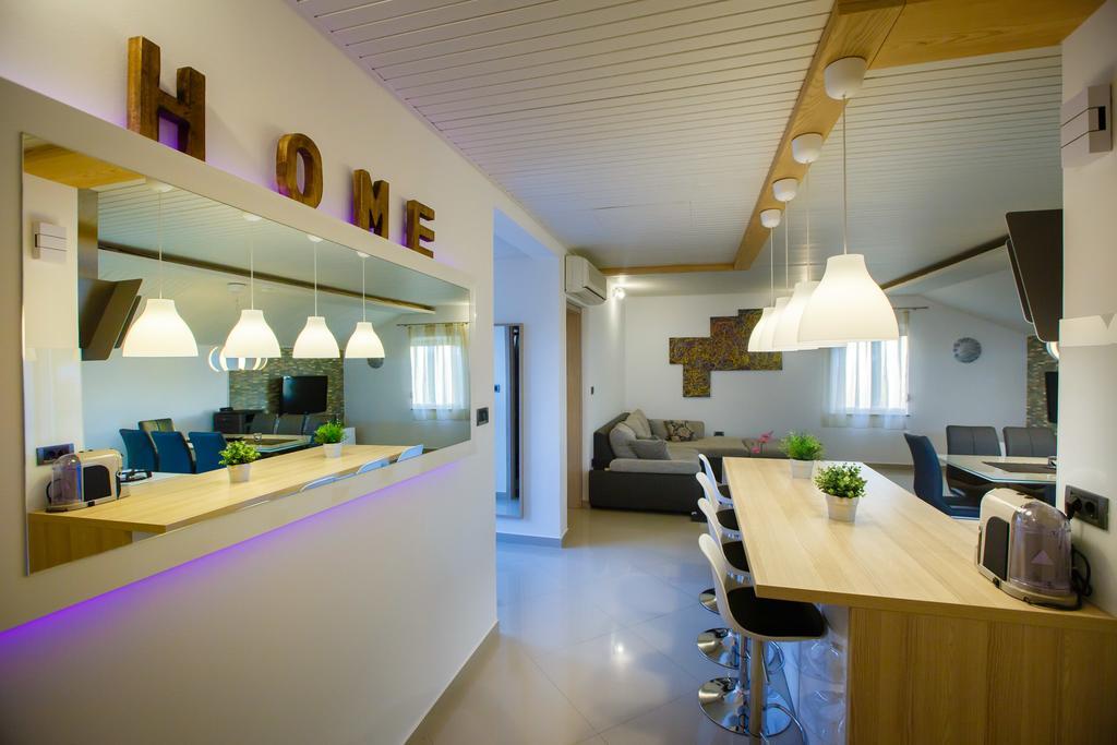 Foric Apartments With Outdoor Heated Pool Rab Town Eksteriør bilde
